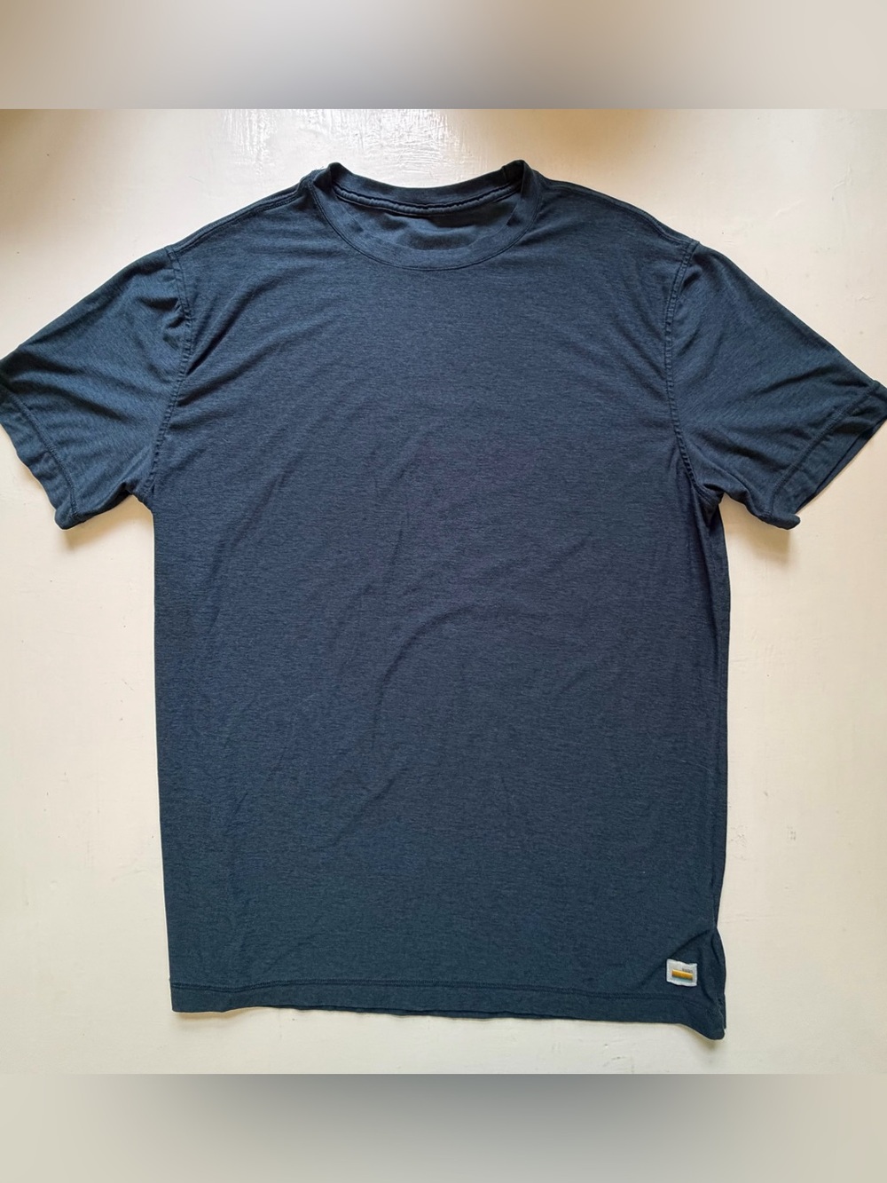 Vuori Men’s Strato Tech Tee Short Sleeve Shirt Medium Navy Heather